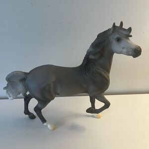 Breyer Hwin Gray and White Horse Figurine 💗
